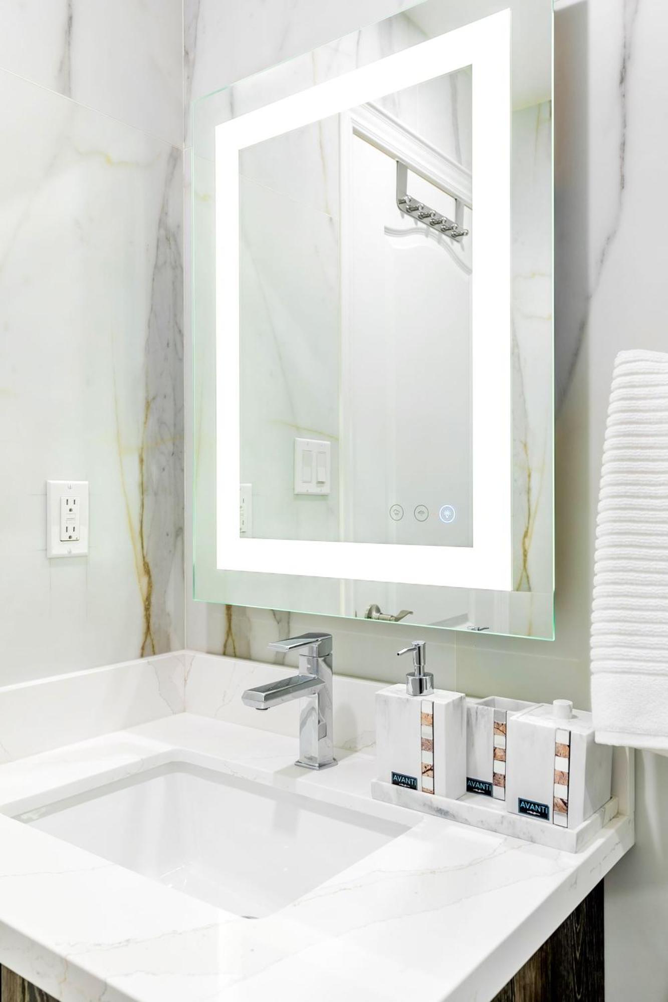 Modern Pet-Friendly Chinatown Apartment Toronto Eksteriør bilde