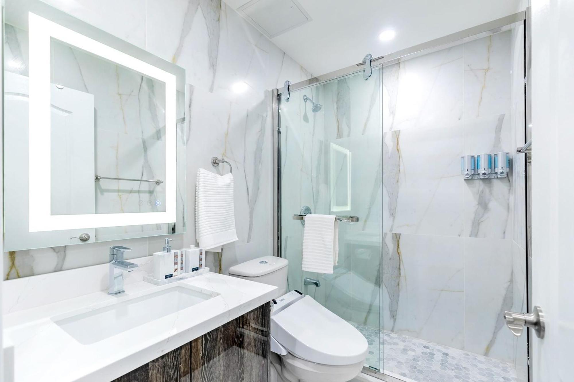 Modern Pet-Friendly Chinatown Apartment Toronto Eksteriør bilde